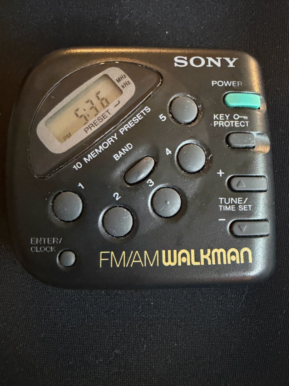 Vintage Sony Black FM/AM Walkman Portable Radio SRF-M32. 10 Presets. Works.